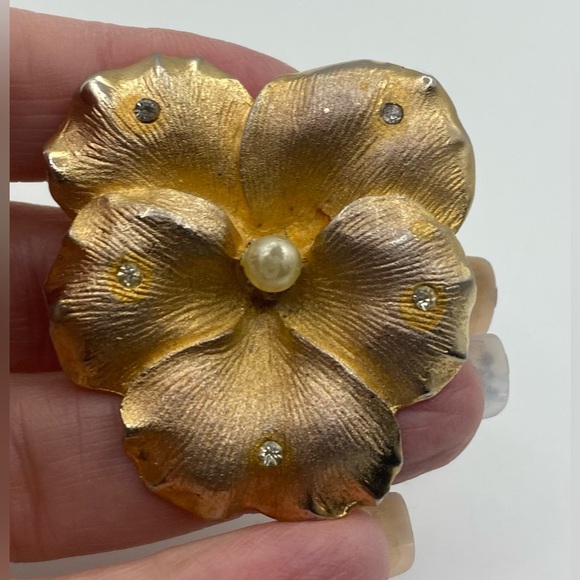 Coro Burnished Gold Tone Pansy Brooch Pin Vintage - Picture 4 of 5